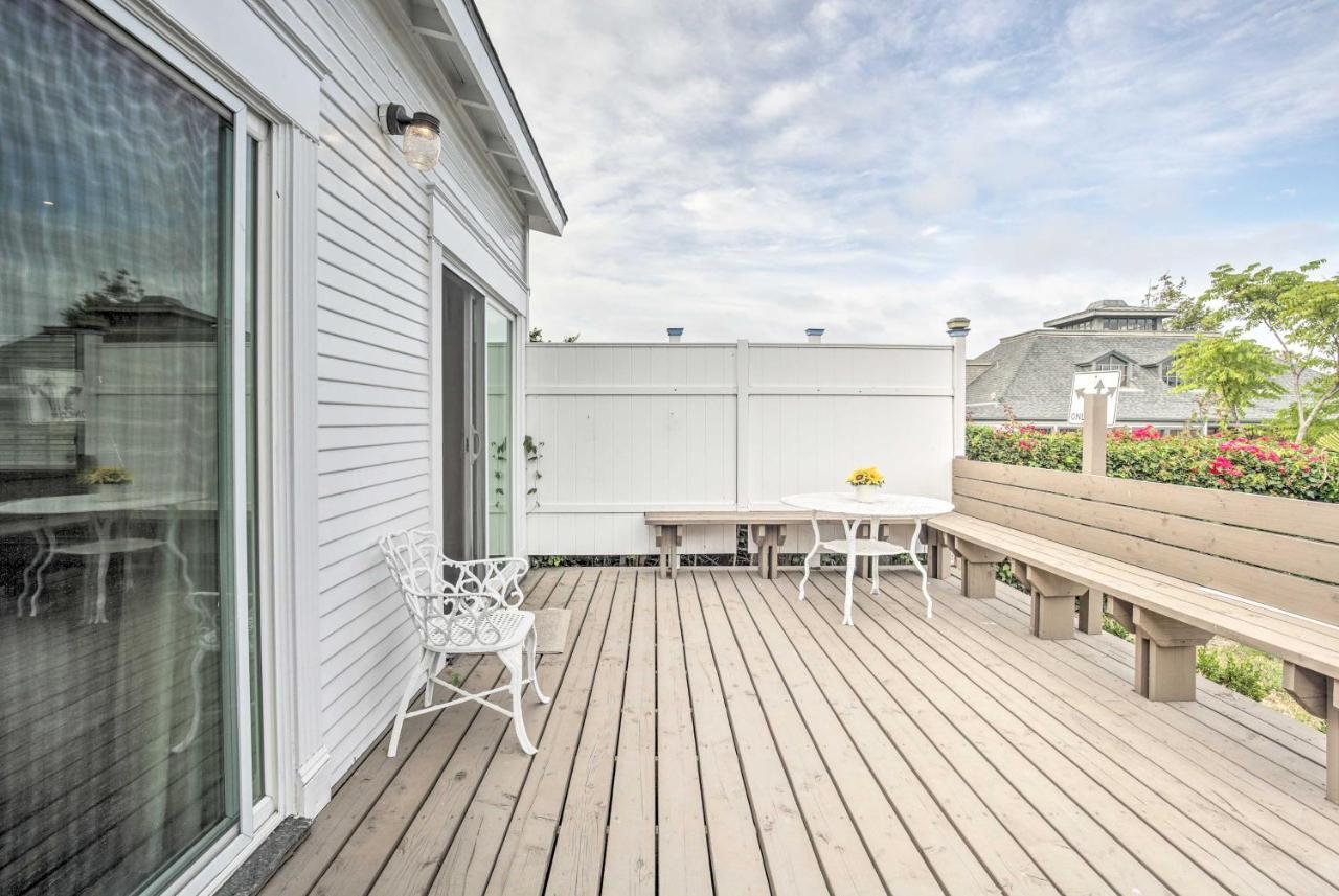Casa de férias With Deck And Yard - 2 Blocks To Bay!